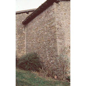Une image contenant bâtiment, extérieur, brique, pierre Description générée automatiquement